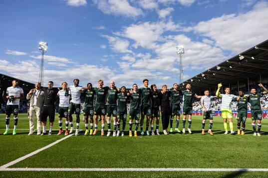 Hammarbys spelare jublar