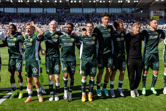 Hammarbys spelare jublar