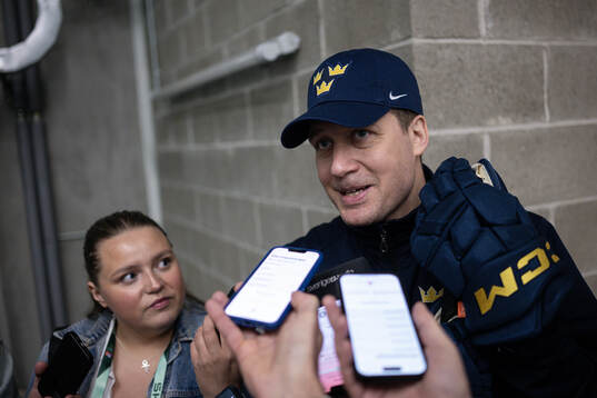 Head coach Sam Hallam of Sweden