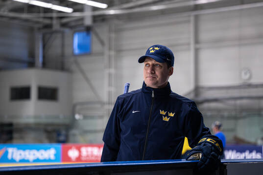 Head coach Sam Hallam of Sweden at a practice session