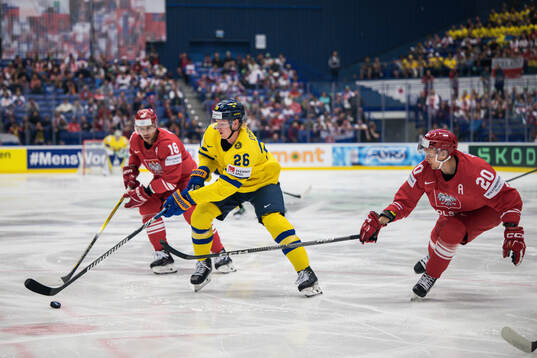 Grzegorz Pasiut and Marcin Kolusz of Poland against Rasmus