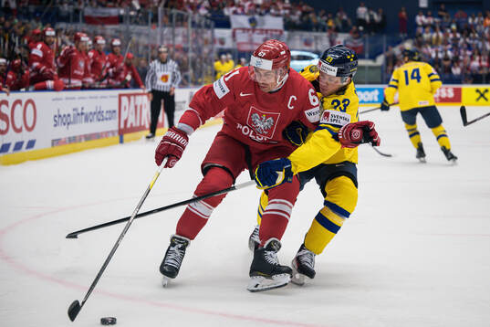 Krystian Dziubinski of Poland and Lucas Raymond of Sweden