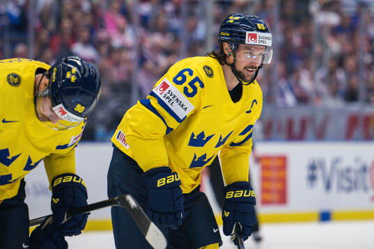 Erik Karlsson of Sweden celebrates