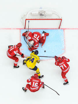 Pawel Zygmunt, Jakub Wanacki, goaltender David Zabolotny