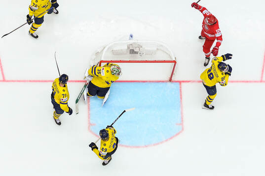 Victor Olofsson, goaltender Filip Gustavsson, Fabian