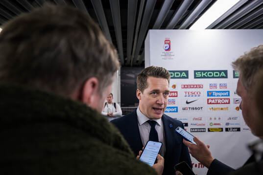 Head coach Sam Hallam of Sweden