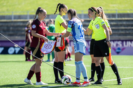 Alba Cerrato of Spain and Axelle Bamps of Belgium