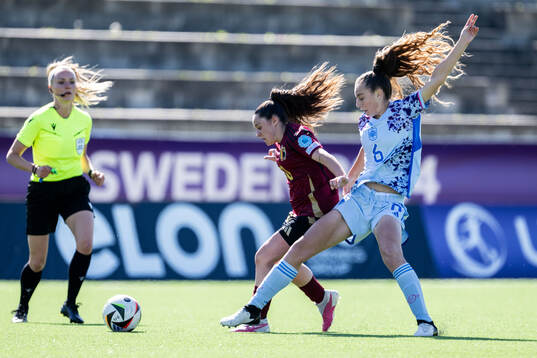 Lola Vanluyten of Belgium and Lorena Cubo of Spain
