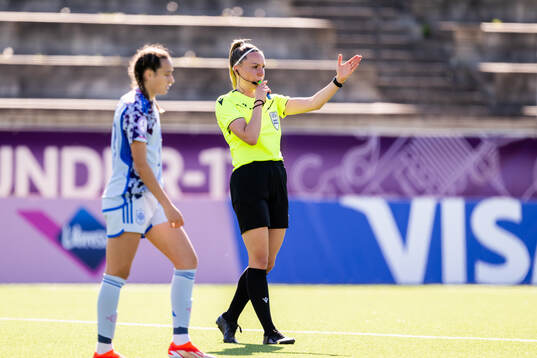 Referee Fabienne Miche