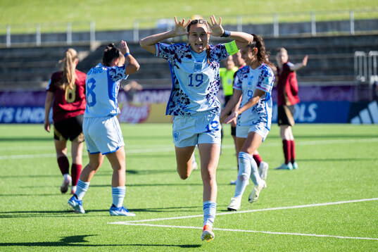 Alba Cerrato of Spain celebrates
