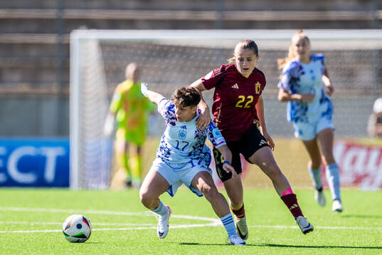 Emma Moreno of Spain and Clementine Reynebeau of Belgium