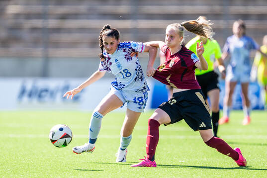 Lucia Rivas of Spain and Febe Van Herreweghe of Belgium