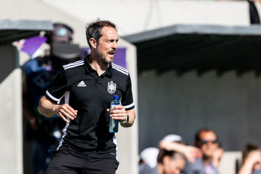 Head coach Kenio Gonzalo of Spain