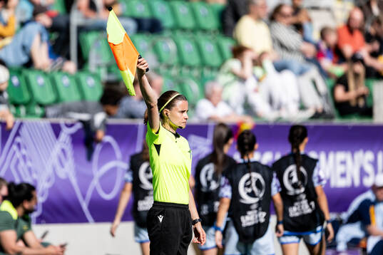 Assistant referee Daniela Göttlinger