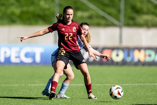 Clementine Reynebeau of Belgium and Claudia De La Cuerda of