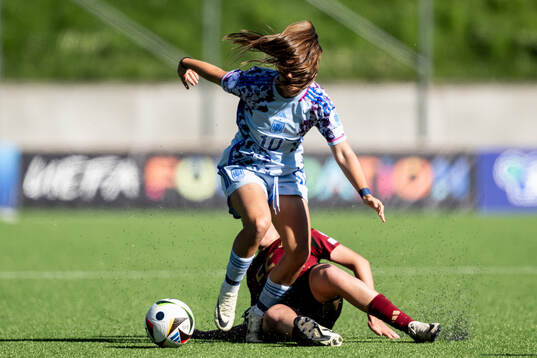 Ainoa Gomez of Spain and Clementine Reynebeau of Belgium