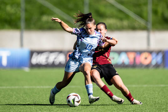 Ainoa Gomez of Spain and Clementine Reynebeau of Belgium