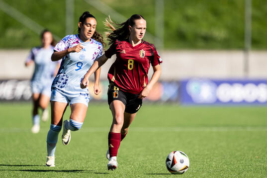 Celia Segura of Spain and Flo Hermans of Belgium