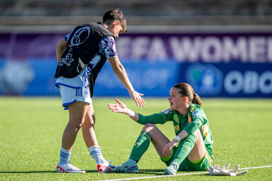 Emma Moreno of Spain and goalkeeper Aude Waldbillig of