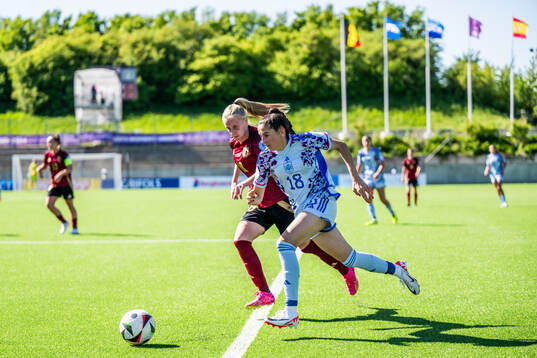 Febe Van Herreweghe of Belgium and Lucia Rivas of Spain