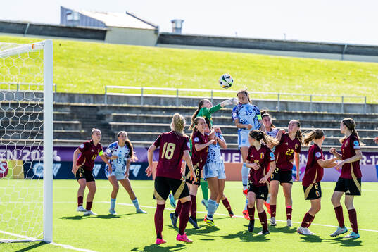 Goalkeeper Aude Waldbillig of Belgium and Alba Cerrato of