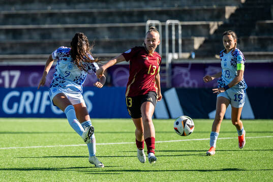 Celia Segura of Spain scores the 0-5 goal
