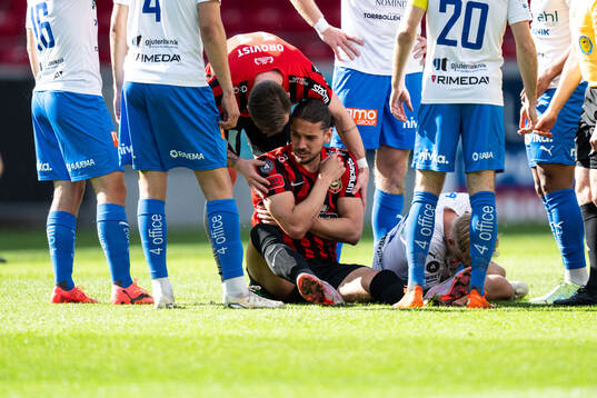 Brommapojkarnas Nikola Vasic och Värnamos Victor Larsson