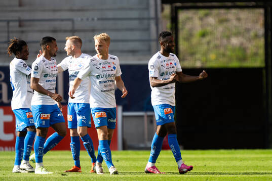 Värnamos Johnbosco Samuel Kalu jublar