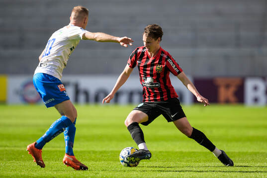 Värnamos Freddy Winsth och Brommapojkarnas Alex Timossi