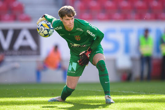 Brommapojkarnas målvakt Filip Sidklev