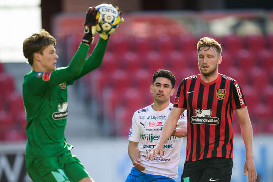 Brommapojkarnas målvakt Filip Sidklev och Värnamos