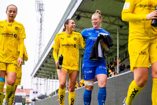 Claudia Nicole Cagnina and goalkeeper Aubrei Corder of