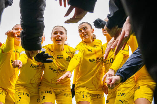 Gerd Anine Johansen, Claudia Nicole Cagnina and players of