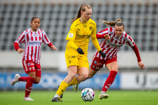 Anna Isabella Johansen of Bodø/Glimt and Nora Hegg of TIL