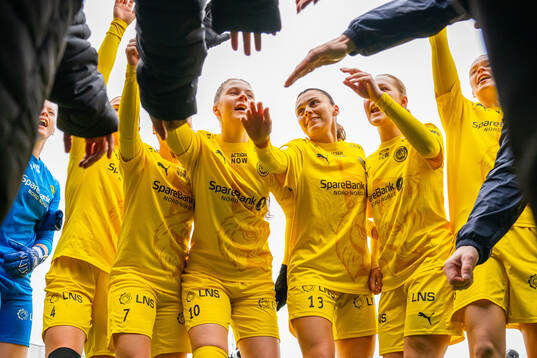 Gerd Anine Johansen, Claudia Nicole Cagnina and players of