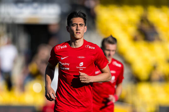 Svenn Crone of Brann warms up