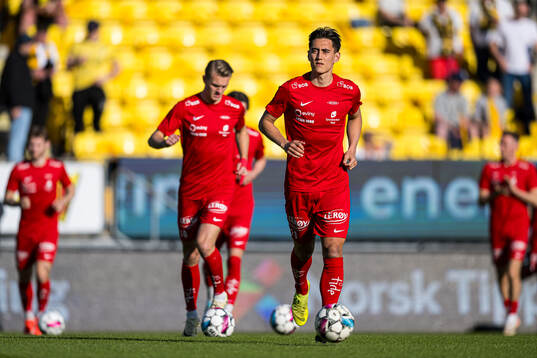 Svenn Crone of Brann warms up