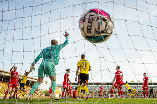 Erling Knudtzon of Lillestrøm scores a disallowed goal