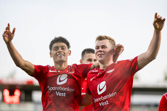 Japhet Sery Larsen and Aune Heggebø of Brann celebrates