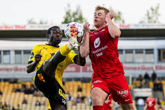 Uba Charles Nwokoma of Lillestrøm and Aune Heggebø of