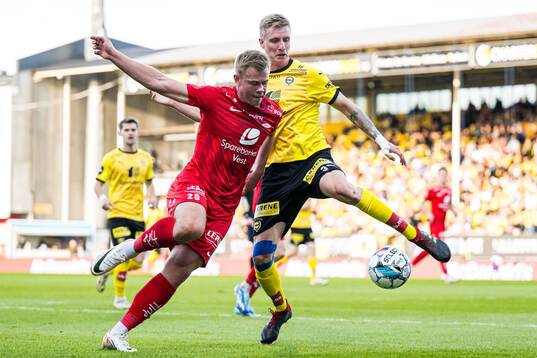 Aune Heggebø of Brann and Martin Ove Roseth of Lillestrøm