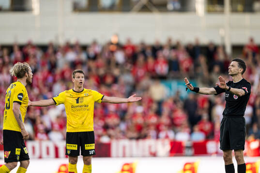 Tore Hansen, referee