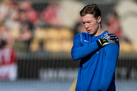 Mathias Dyngeland of Brann warms up