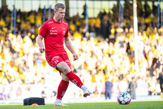 Aune Heggebø of Brann warms up