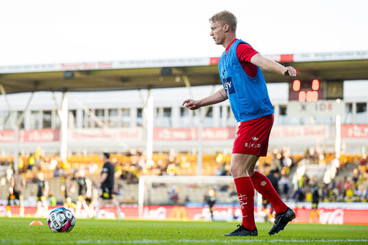 Sivert Heltne Nilsen of Brann warms up