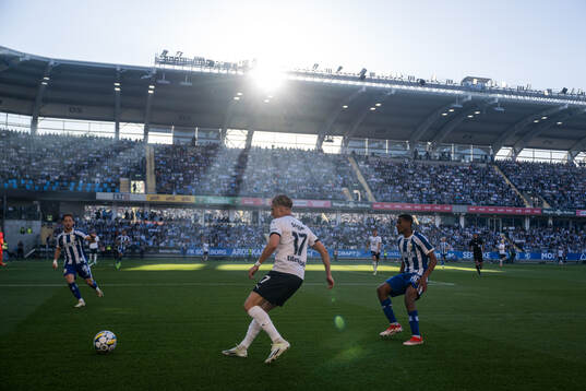 Malmö FFs Jens Stryger Larsen och IFK Göteborgs Paolos