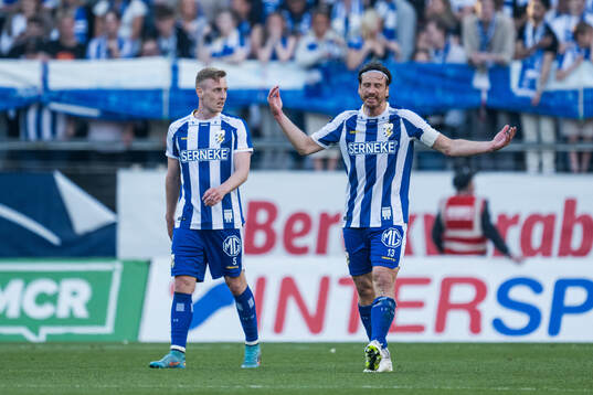 IFK Göteborgs Sebastian Ohlsson och Gustav Svensson deppar