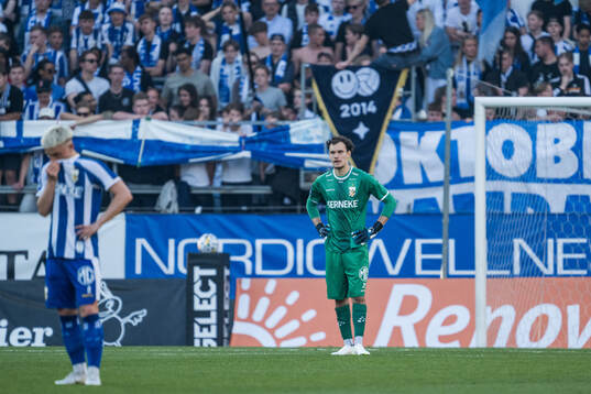 IFK Göteborgs målvakt Elis Bishesari deppar
