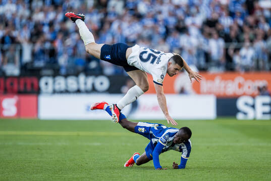 Malmö FFs Gabriel Busanello och IFK Göteborgs Malick