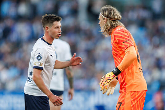 Malmö FFs Lasse Berg Johnsen och målvakt Johan Dahlin